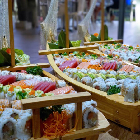 Sushi boats Catering WEB